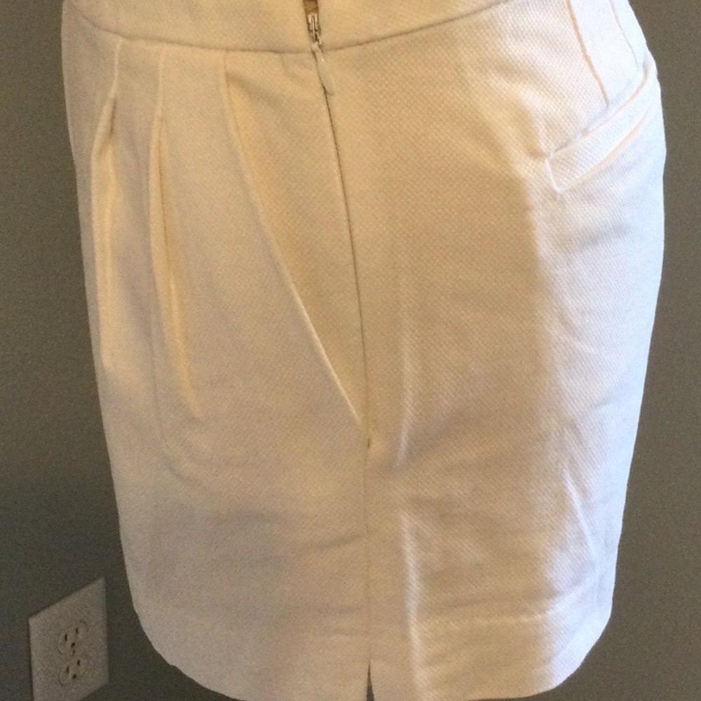 J Crew shorts. White. Sz 4 - Picture 3 of 5